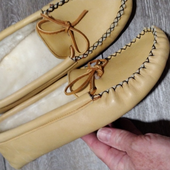 Tan leather slippers. NWOT. Size 10 - Picture 4 of 12